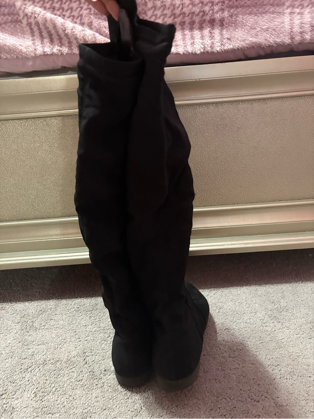 Black Knee-High Women's Boots - Classic Over-the-Knee Style - Picture 3 of 6
